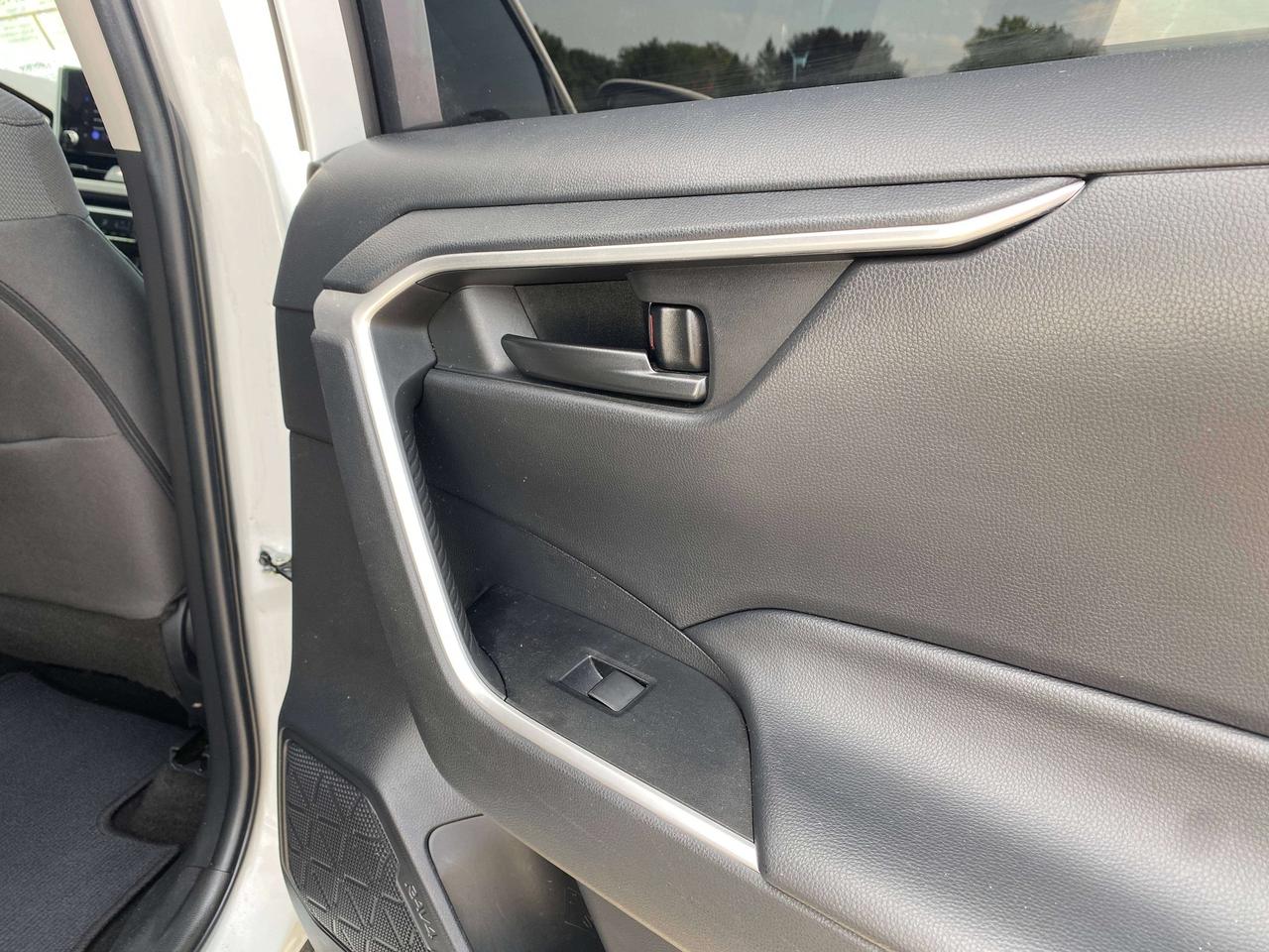 2023 Toyota RAV4 LE, CLEAN CARFAX, BACK UP CAMERA, AWD! - Photo #21