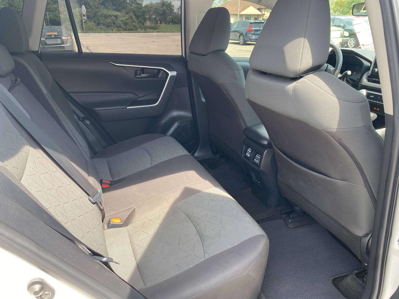 2023 Toyota RAV4 LE, CLEAN CARFAX, BACK UP CAMERA, AWD! - Photo #22