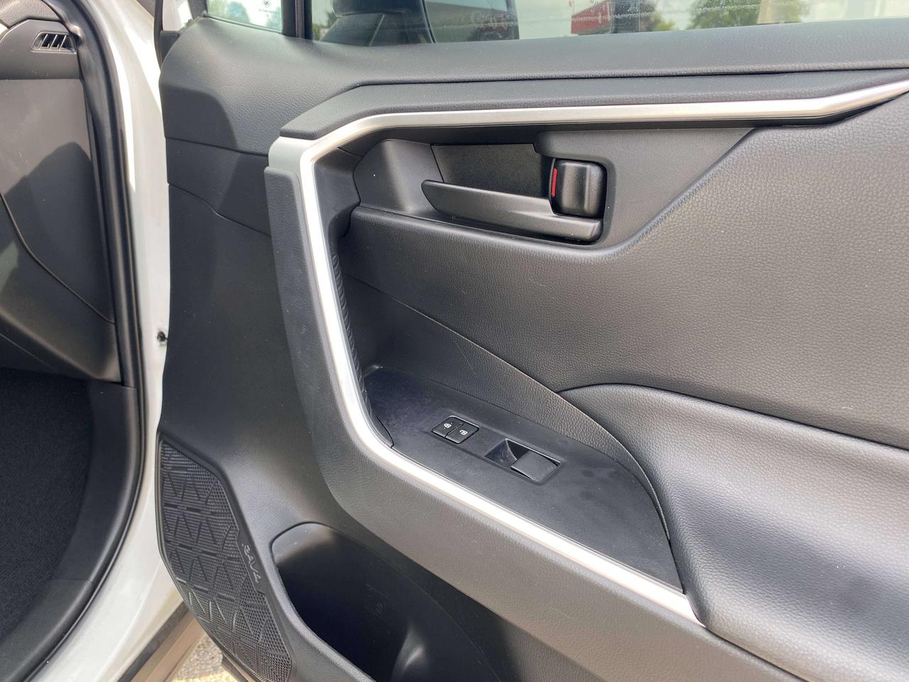 2023 Toyota RAV4 LE, CLEAN CARFAX, BACK UP CAMERA, AWD! - Photo #24