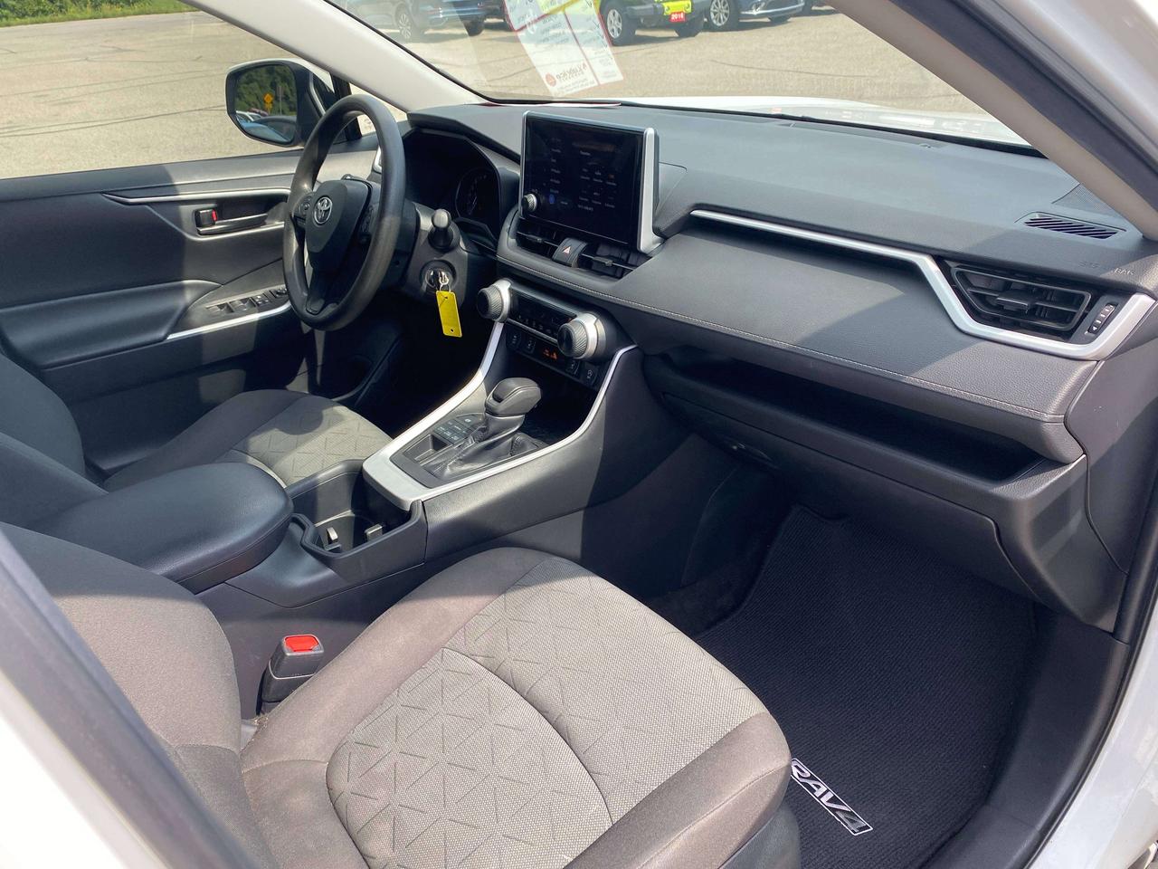 2023 Toyota RAV4 LE, CLEAN CARFAX, BACK UP CAMERA, AWD! Photo