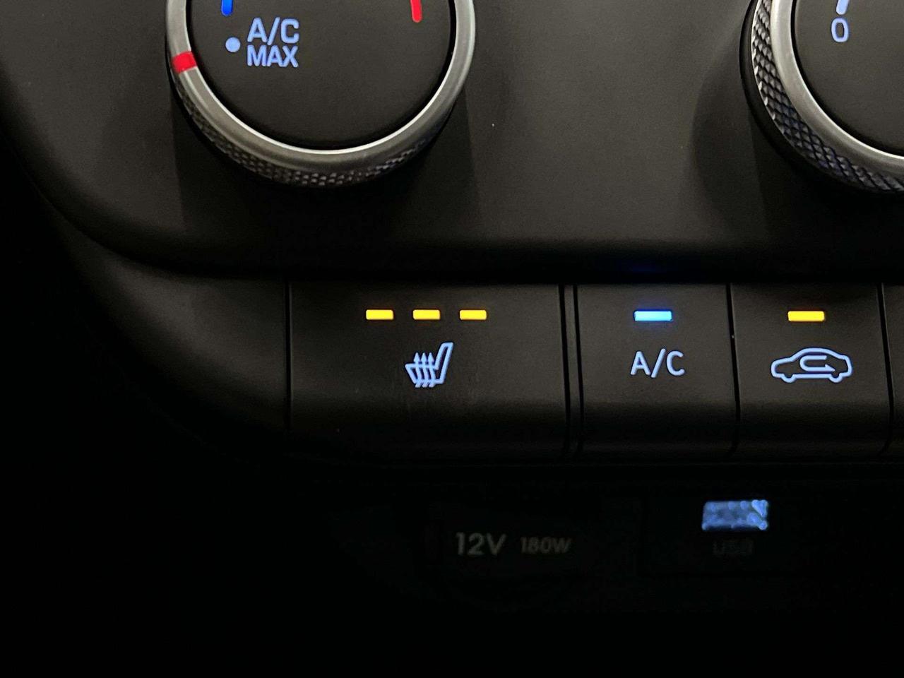 2022 Hyundai Elantra 6-SPEED | HEATED SEATS | CARPLAY | REAR CAM | A/C Photo