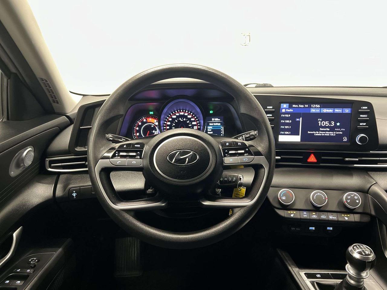 2022 Hyundai Elantra 6-SPEED | HEATED SEATS | CARPLAY | REAR CAM | A/C Photo