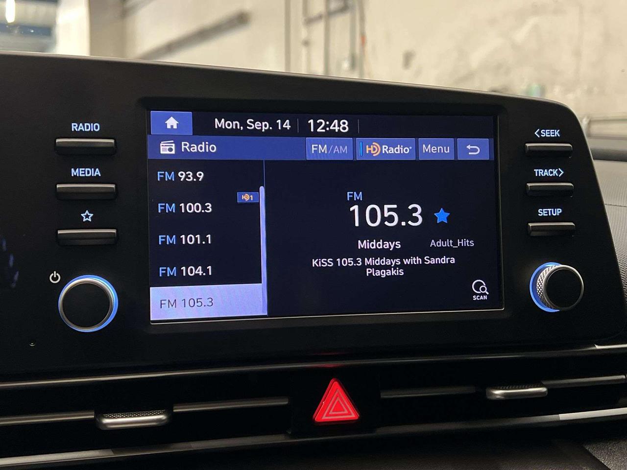 2022 Hyundai Elantra 6-SPEED | HEATED SEATS | CARPLAY | REAR CAM | A/C Photo