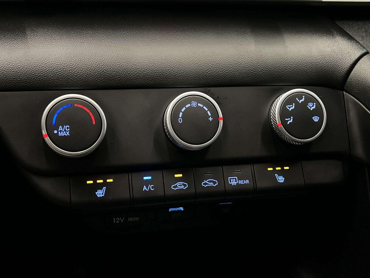 2022 Hyundai Elantra 6-SPEED | HEATED SEATS | CARPLAY | REAR CAM | A/C Photo