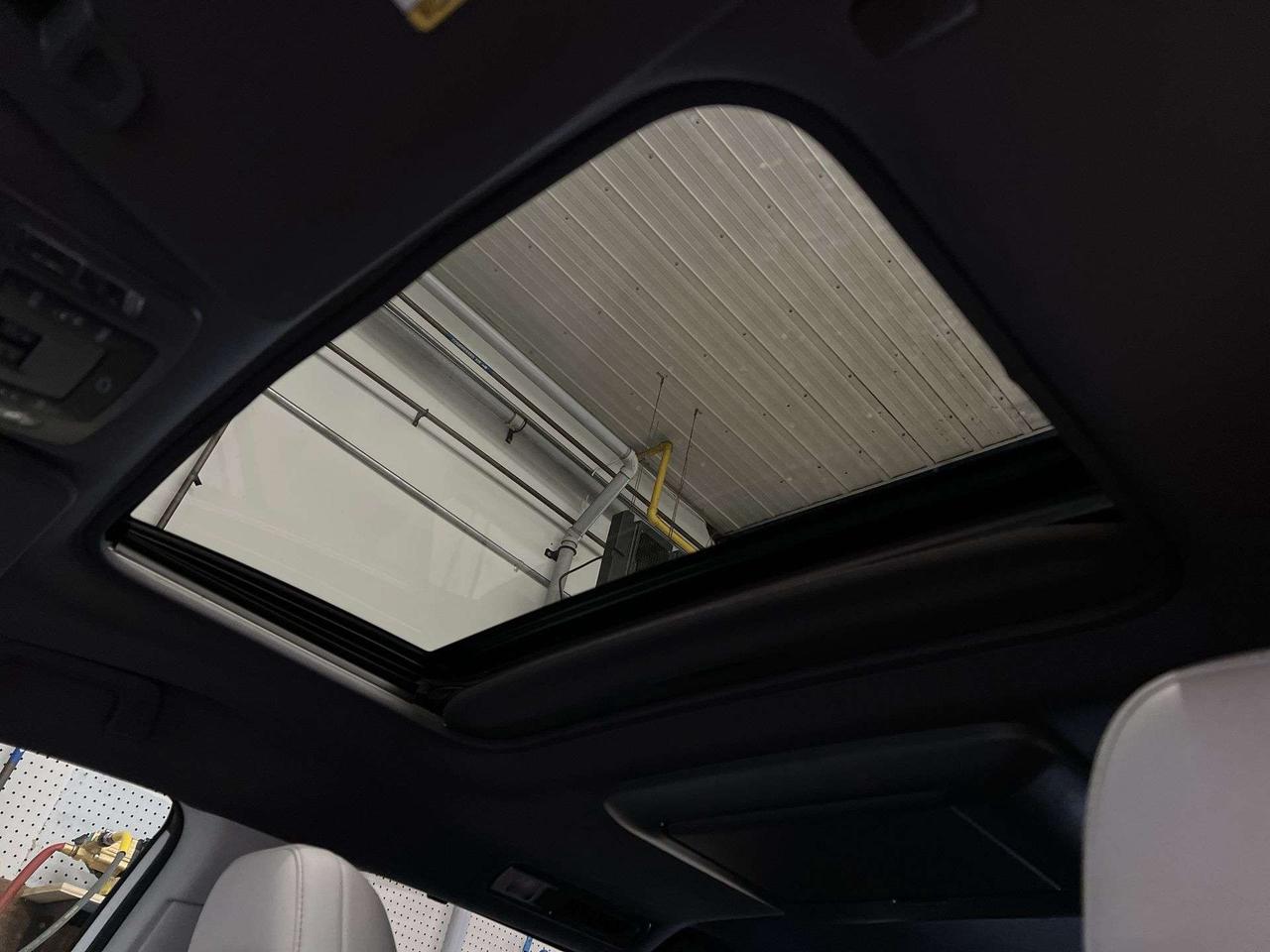 2023 Toyota Sienna XSE PLUS HYBRID AWD |7-PASS| DVD| LEATHER| SUNROOF Photo