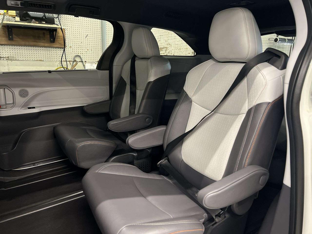 2023 Toyota Sienna XSE PLUS HYBRID AWD |7-PASS| DVD| LEATHER| SUNROOF Photo