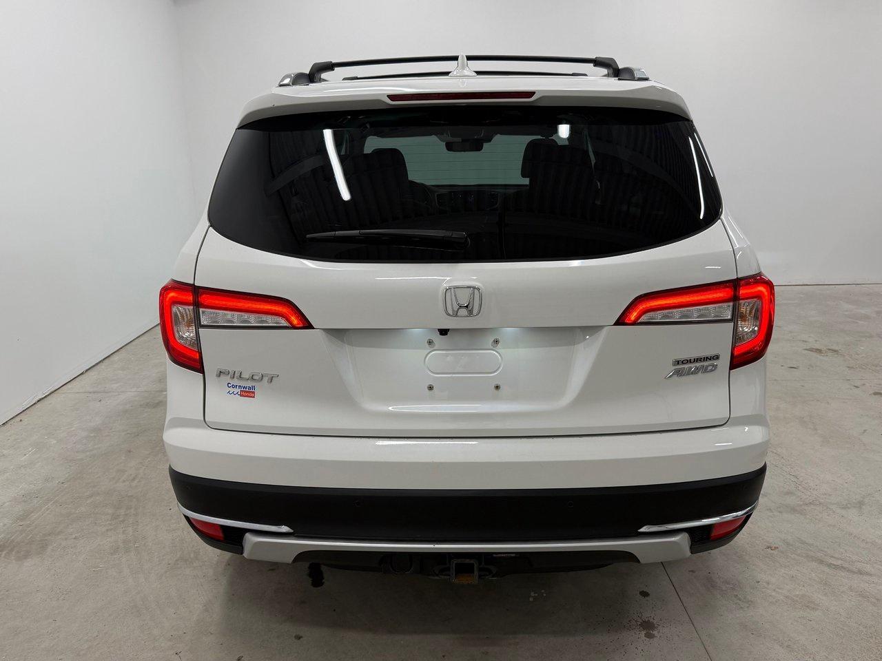 2022 Honda Pilot Touring 7-Passenger Photo4