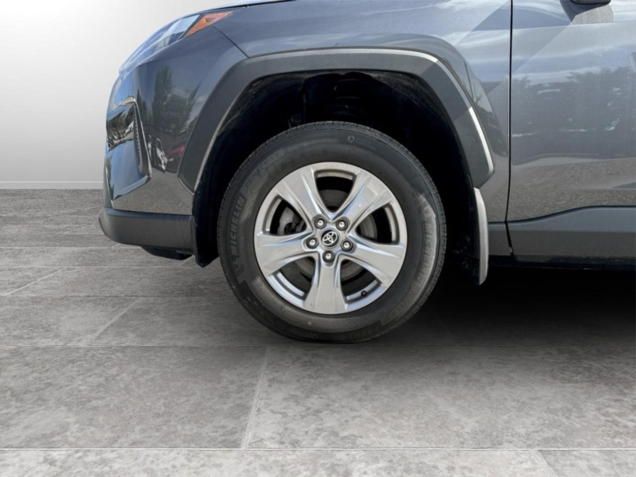 2024 Toyota RAV4 XLE  **HYBRID - CLEAN CARFAX** Photo