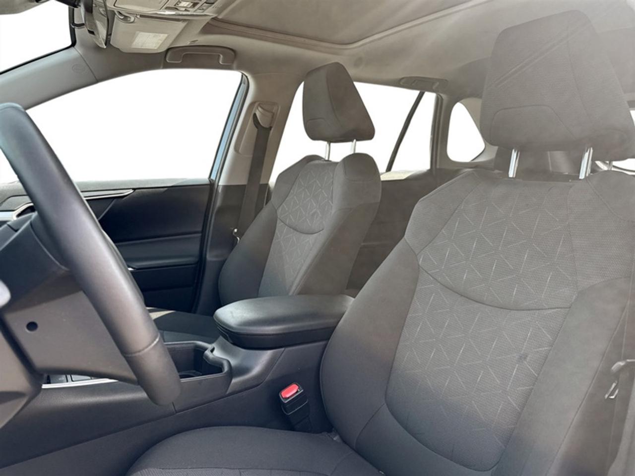 2024 Toyota RAV4 XLE  **HYBRID - CLEAN CARFAX** Photo