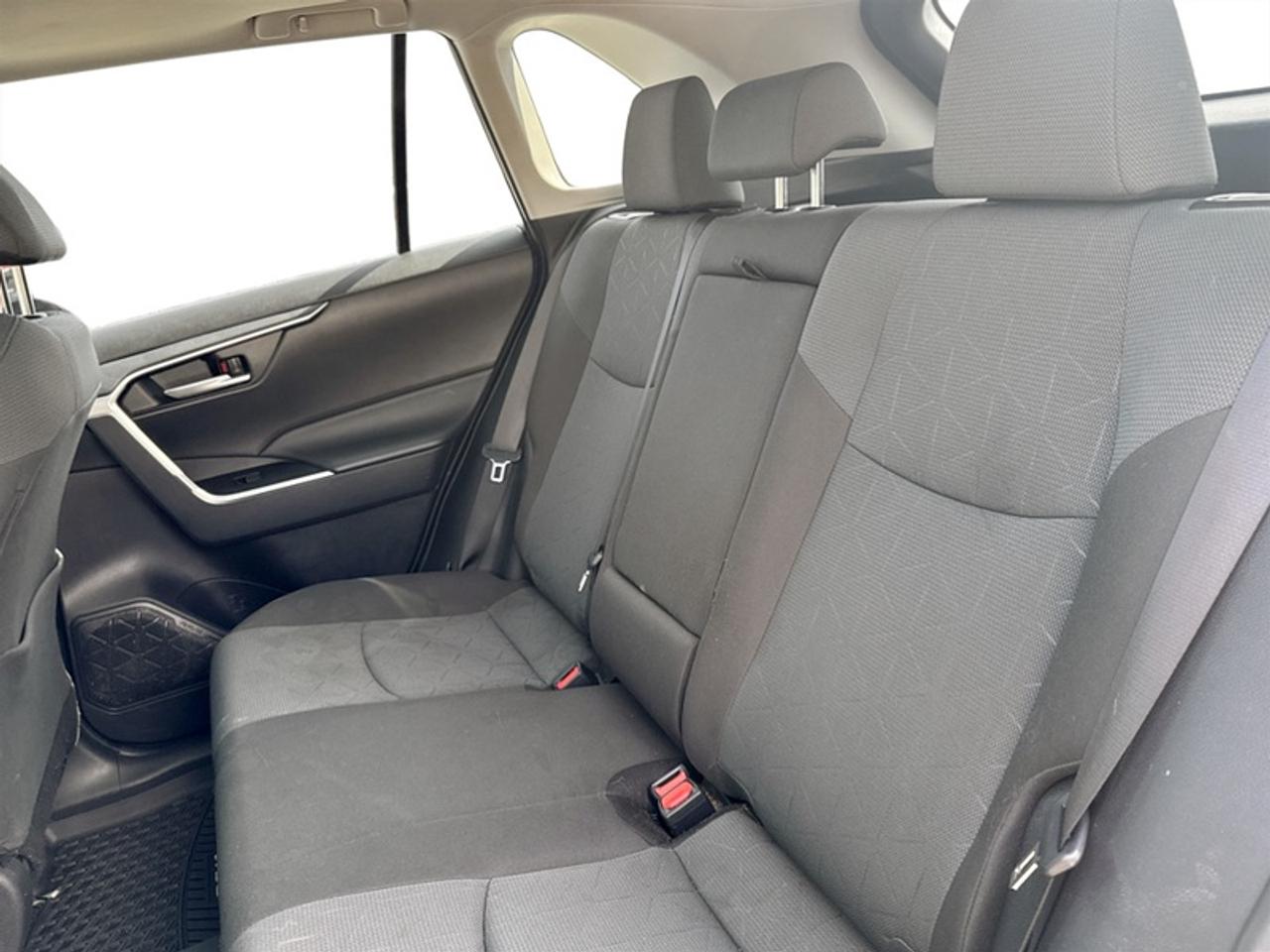 2024 Toyota RAV4 XLE  **HYBRID - CLEAN CARFAX** Photo
