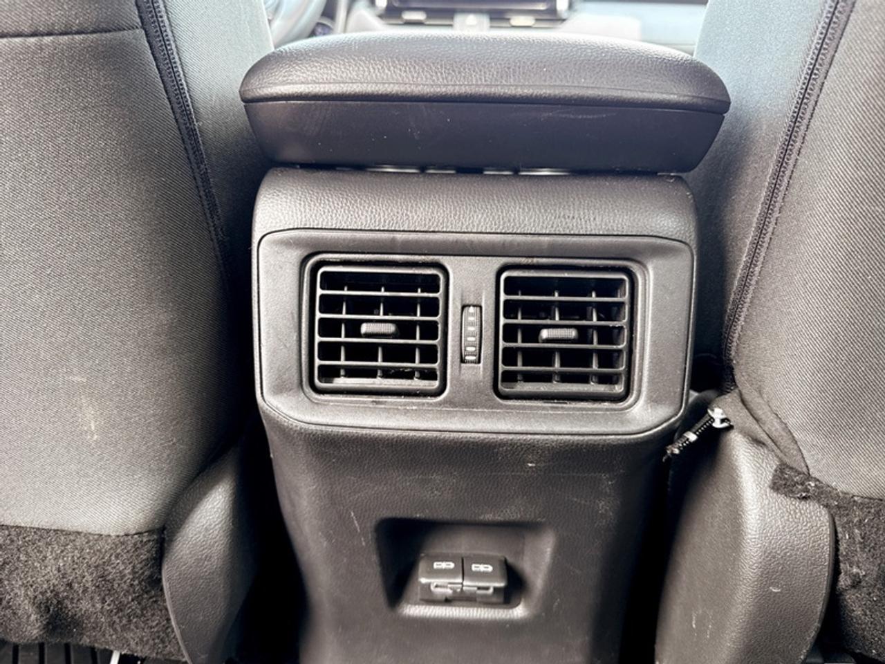 2024 Toyota RAV4 XLE  **HYBRID - CLEAN CARFAX** Photo