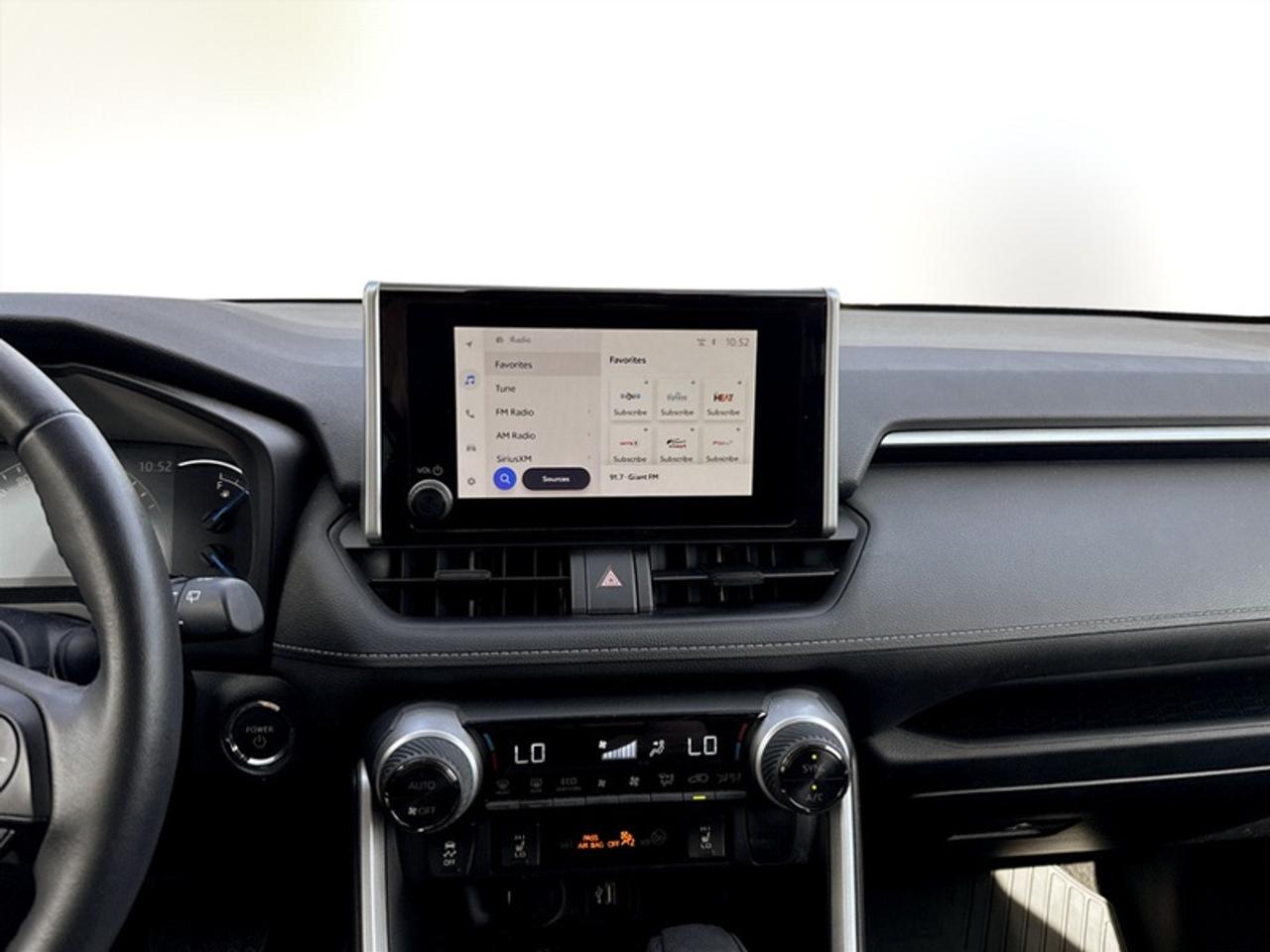 2024 Toyota RAV4 XLE  **HYBRID - CLEAN CARFAX** Photo