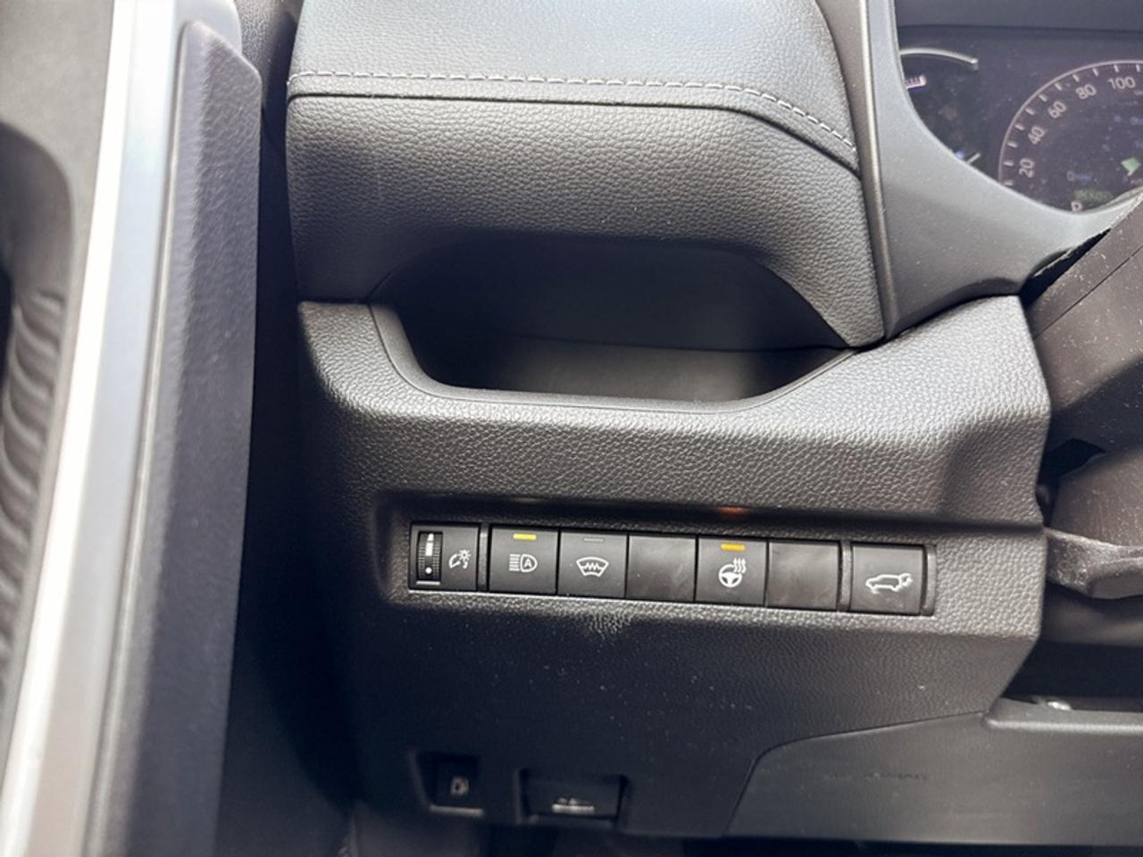 2024 Toyota RAV4 XLE  **HYBRID - CLEAN CARFAX** Photo