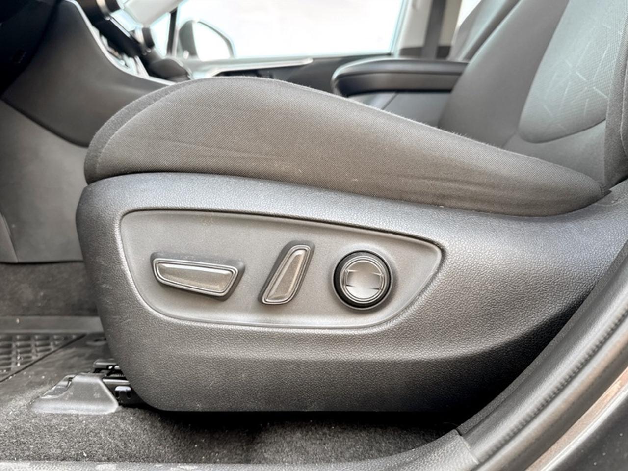 2024 Toyota RAV4 XLE  **HYBRID - CLEAN CARFAX** Photo