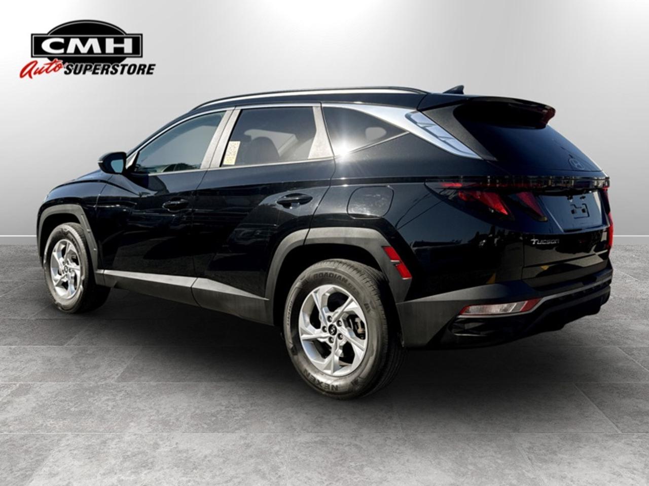 2022 Hyundai Tucson Preferred  **CLEAN CARFAX** Photo2