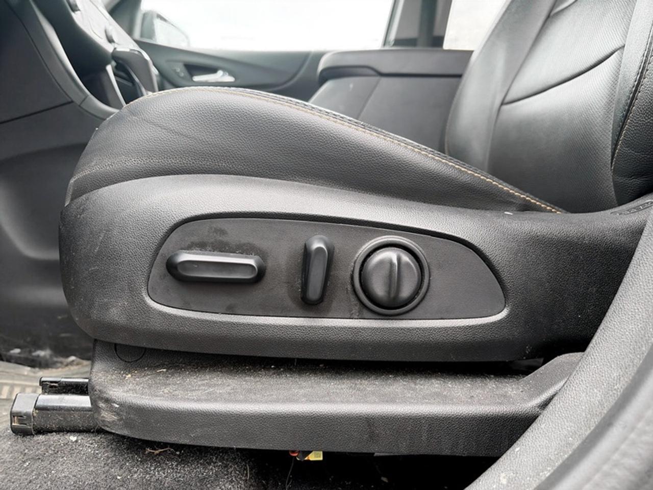 2020 Chevrolet Equinox LT Midnight Edition Photo