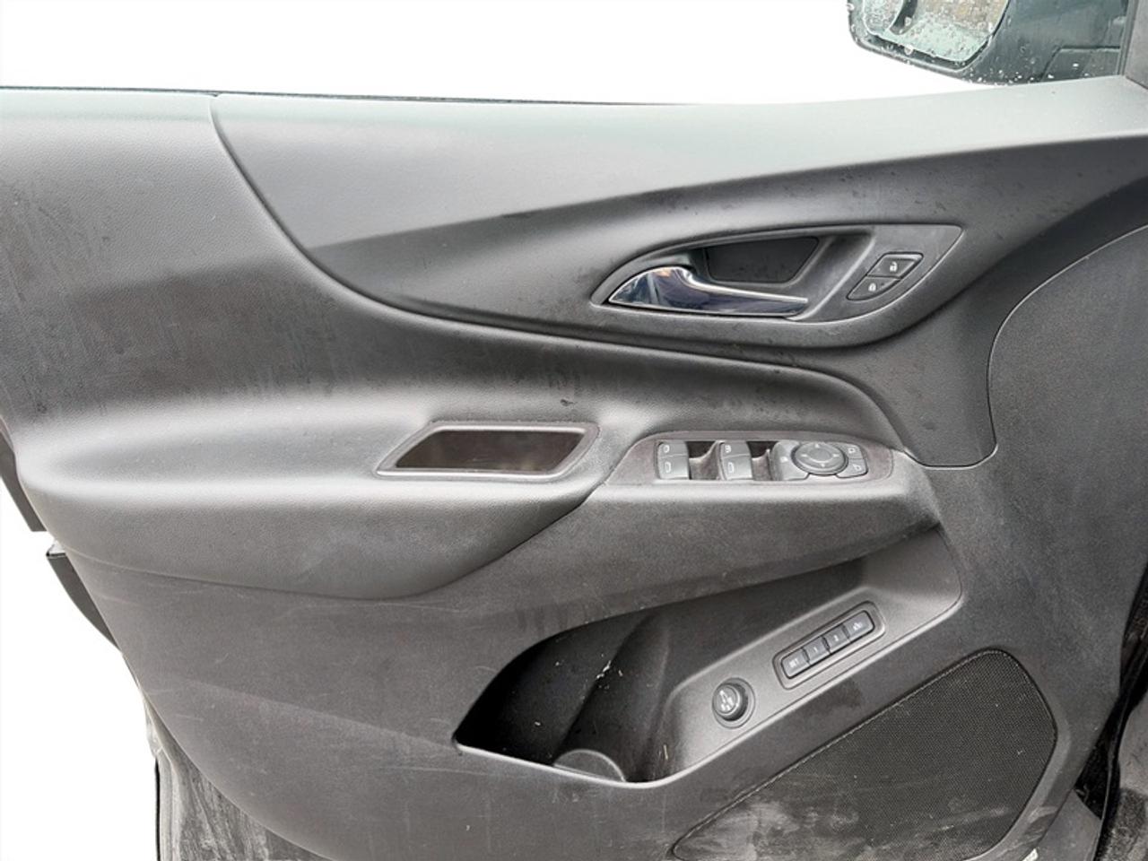2020 Chevrolet Equinox LT Midnight Edition Photo
