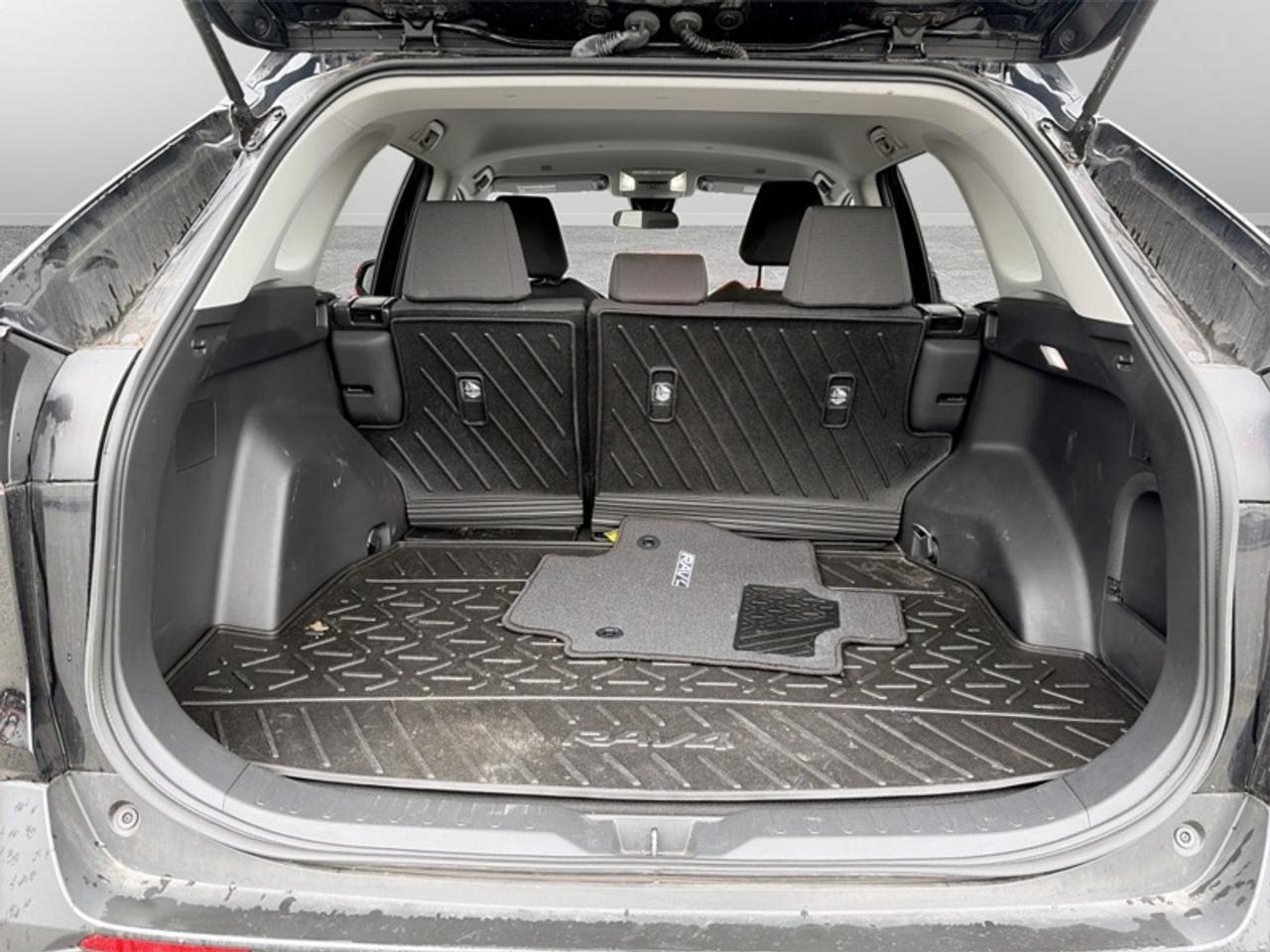 2024 Toyota RAV4 LE  **HYBRID - ONE OWNER** Photo