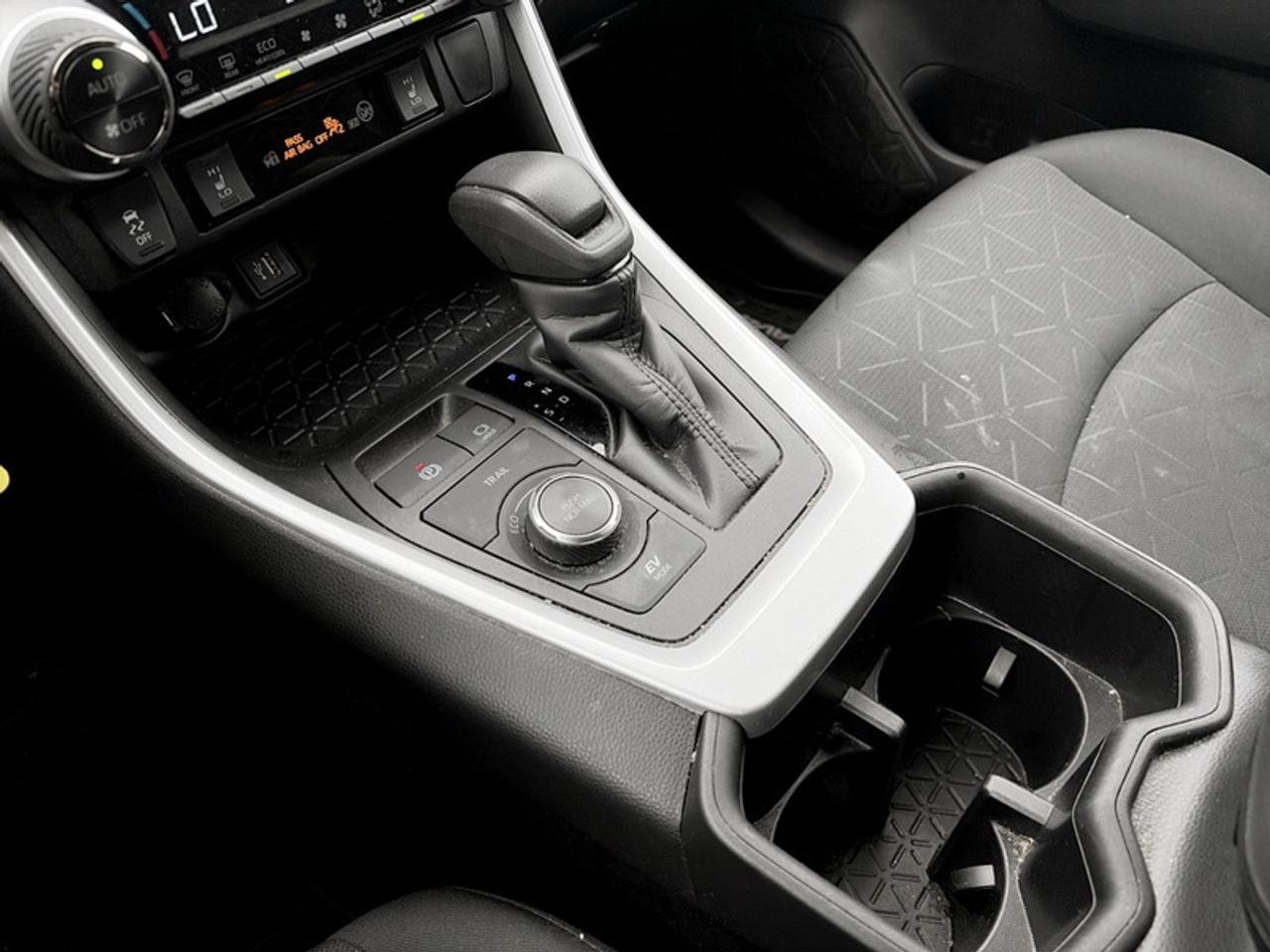 2024 Toyota RAV4 LE  **HYBRID - ONE OWNER** Photo
