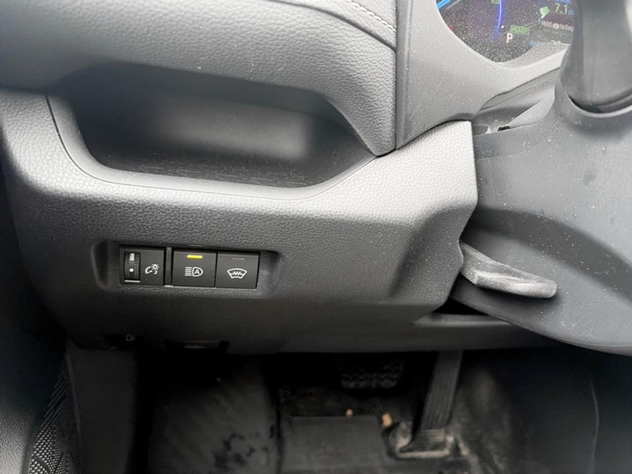 2024 Toyota RAV4 LE  **HYBRID - ONE OWNER** Photo