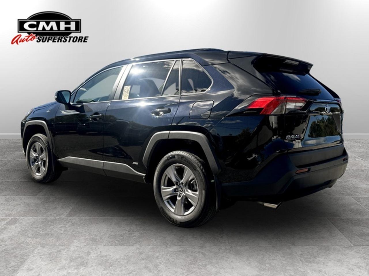 2024 Toyota RAV4 LE  **HYBRID - ONE OWNER** Photo