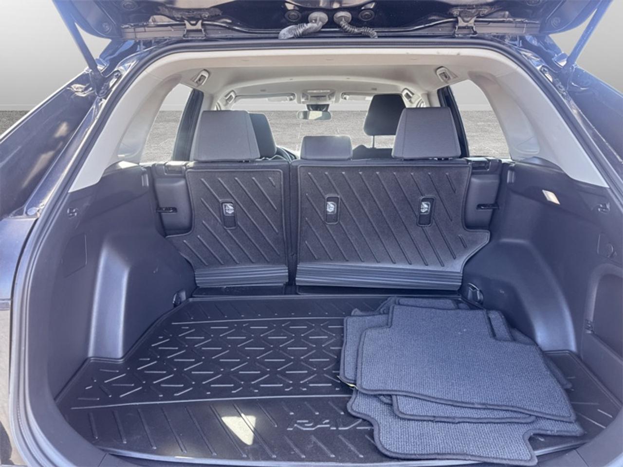 2024 Toyota RAV4 LE  **HYBRID - ONE OWNER** Photo