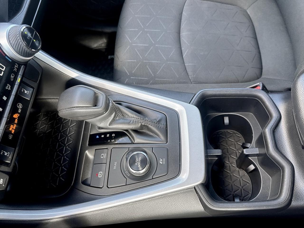 2024 Toyota RAV4 LE  **HYBRID - ONE OWNER** Photo