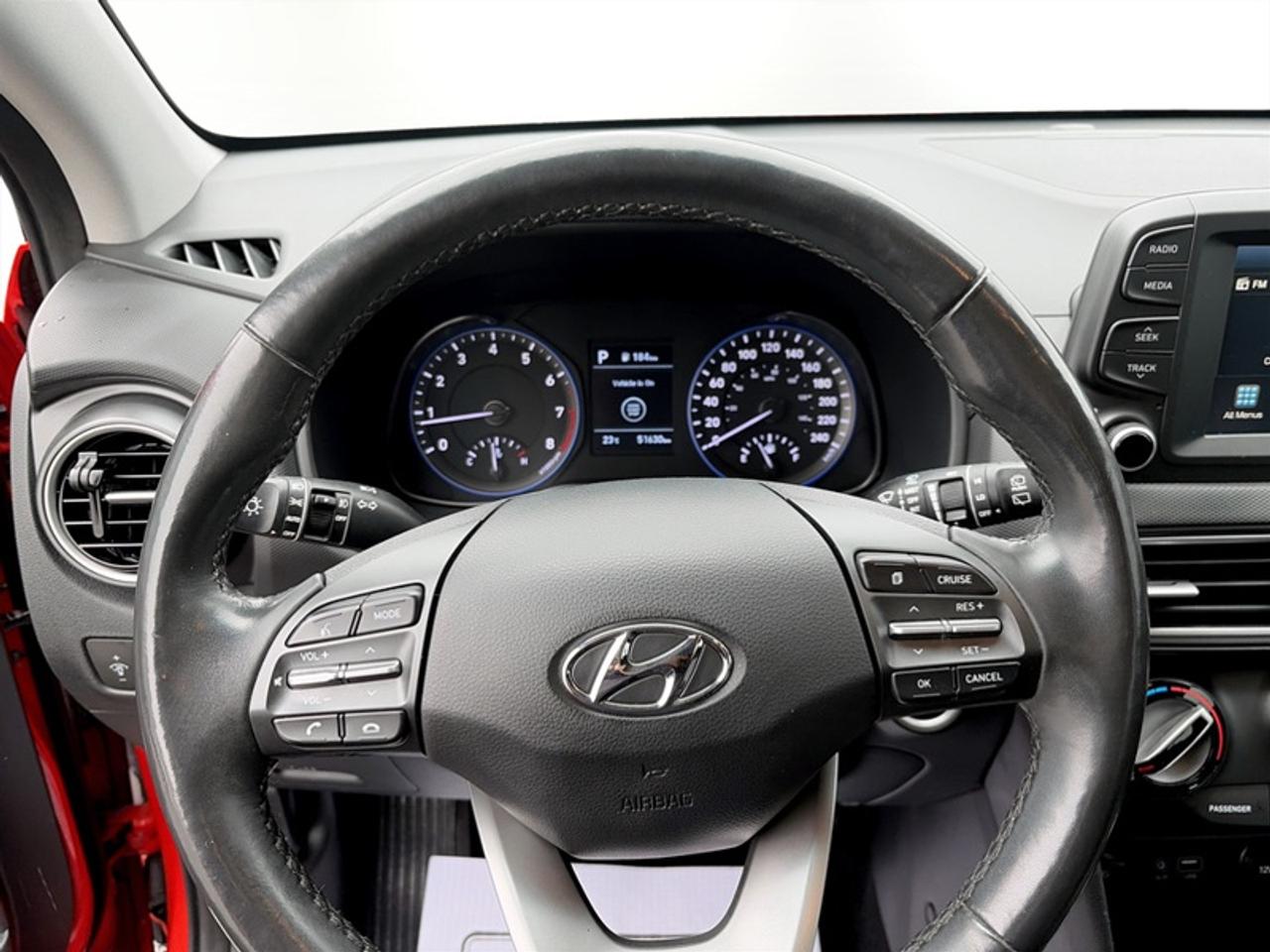 2020 Hyundai KONA Preferred  **CLEAN CARFAX - LOW KMS** Photo