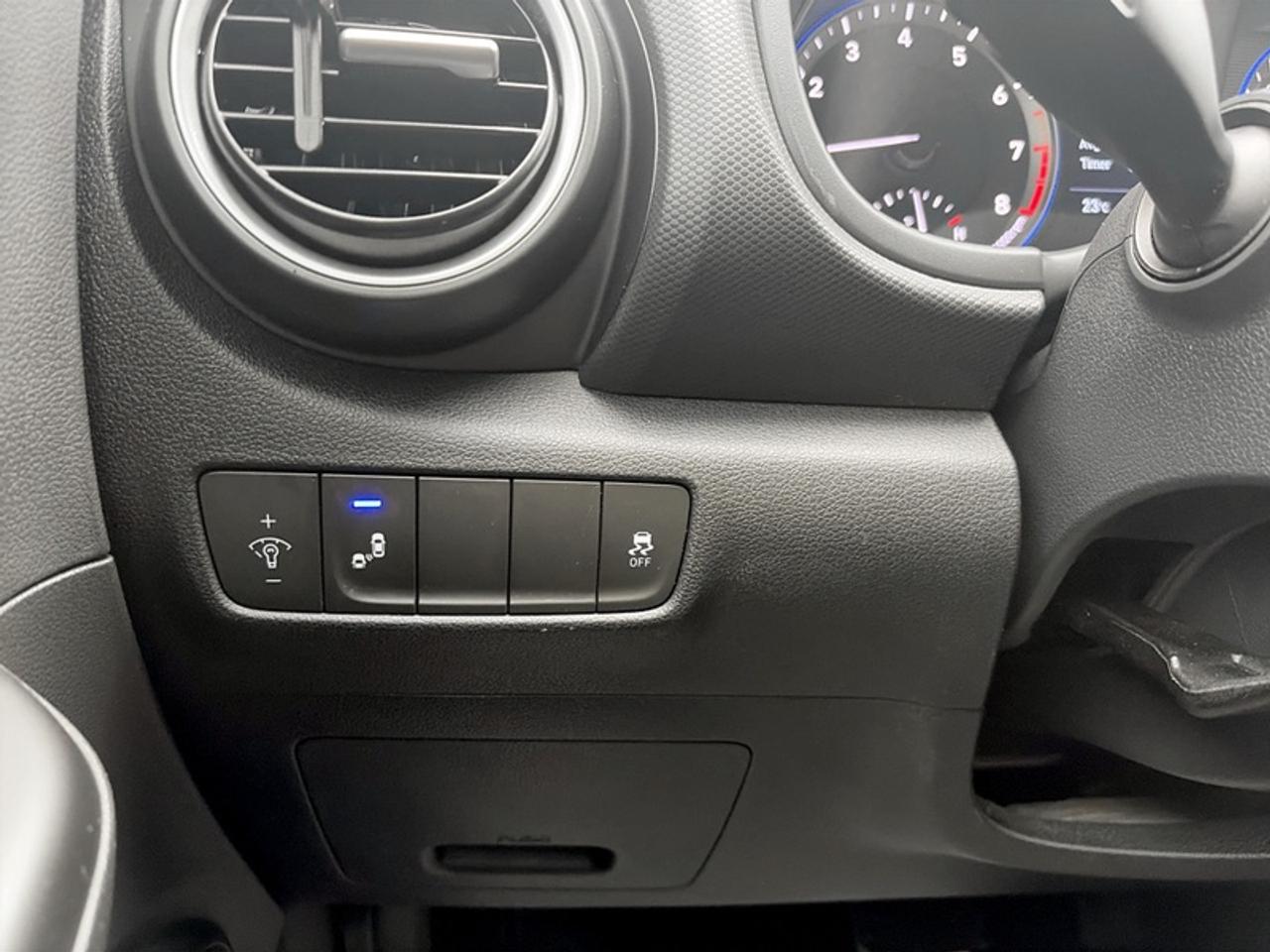 2020 Hyundai KONA Preferred  **CLEAN CARFAX - LOW KMS** Photo
