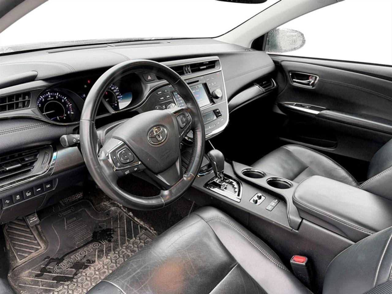 2018 Toyota Avalon Limited  **COOLED SEATS - SUNROOF** Photo