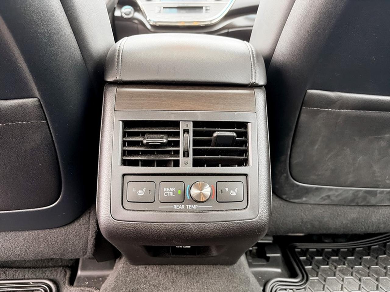 2018 Toyota Avalon Limited  **COOLED SEATS - SUNROOF** Photo
