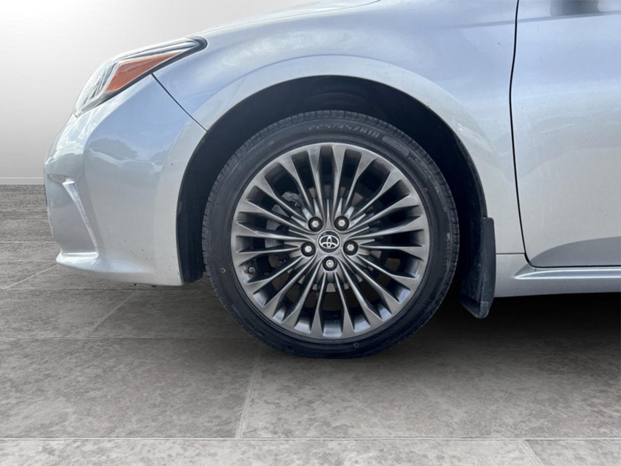2018 Toyota Avalon Limited  **COOLED SEATS - SUNROOF** Photo