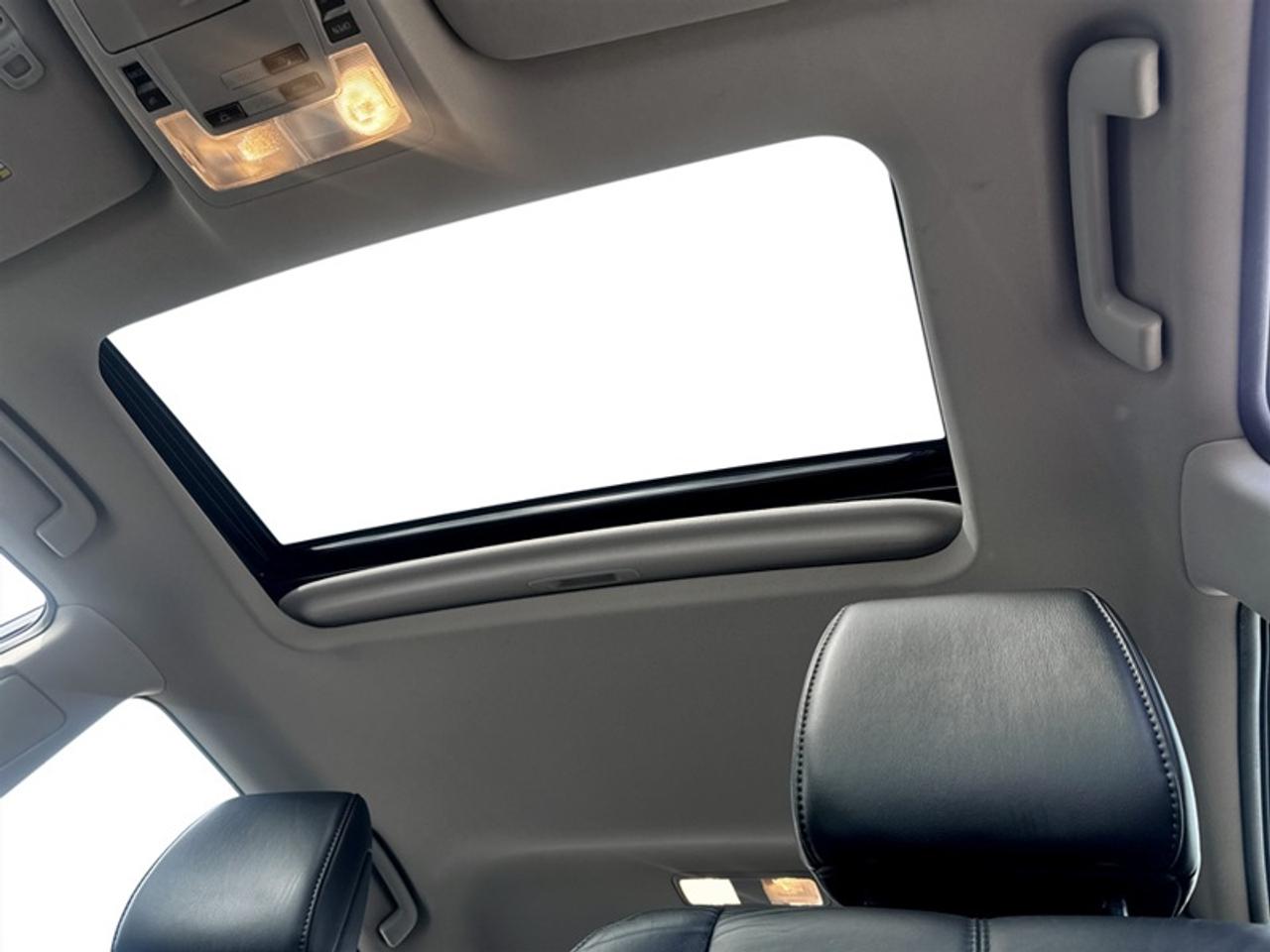 2018 Toyota Avalon Limited  **COOLED SEATS - SUNROOF** Photo