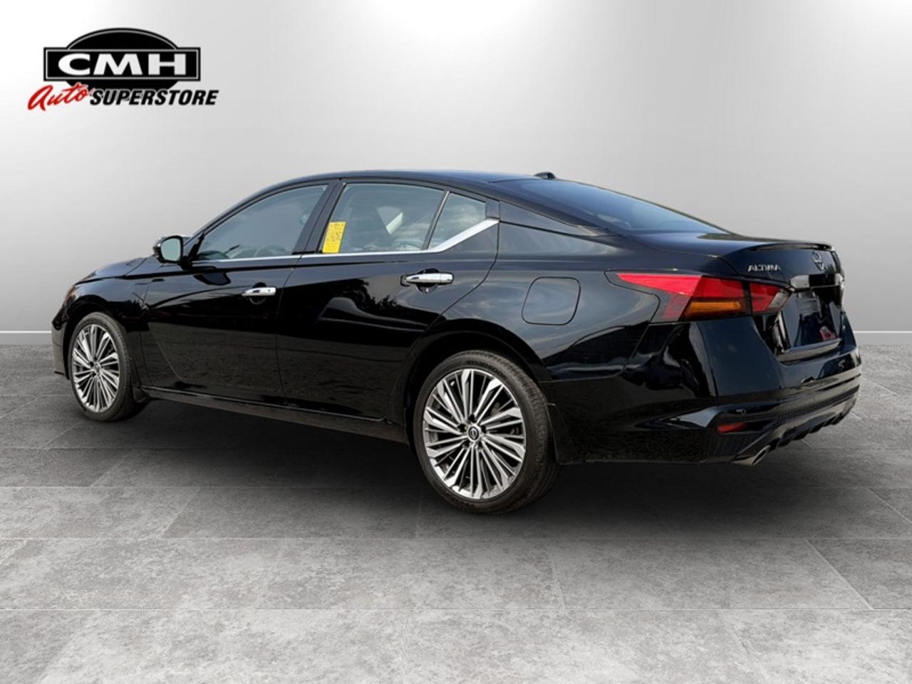 2023 Nissan Altima Platinum  **18 SERVICE RECORDS** Photo