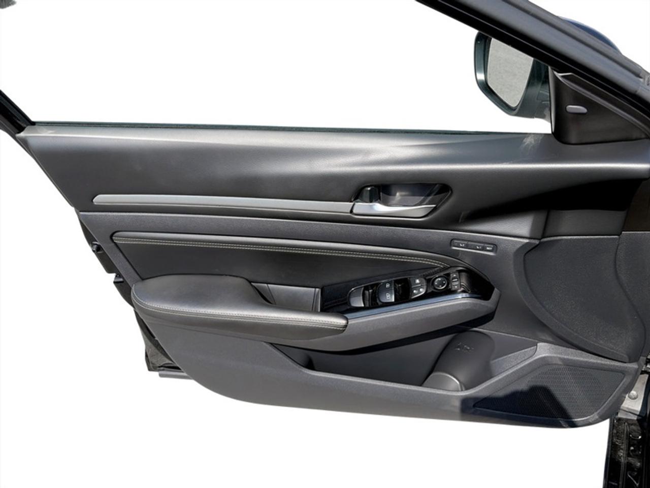 2023 Nissan Altima Platinum  **18 SERVICE RECORDS** Photo