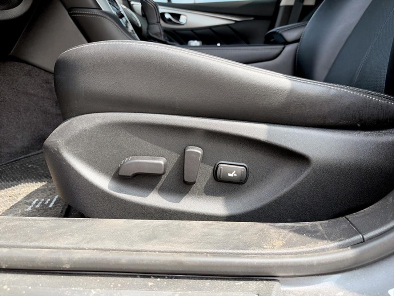 2024 Infiniti Q50 LUXE  **GREAT MILEAGE** Photo
