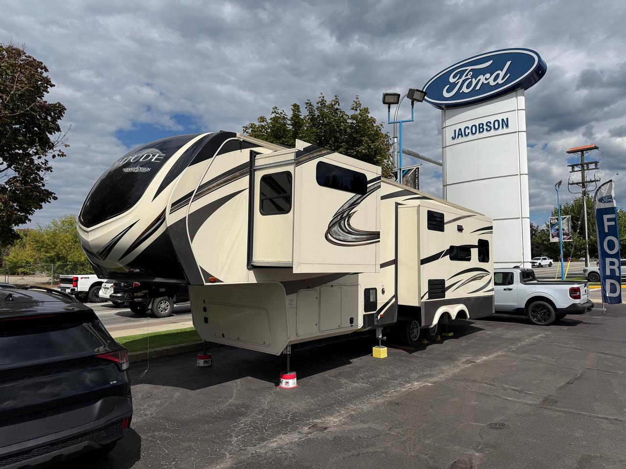 Used 2019 GRAND DESIGN SOLITUDE 310GK for sale in Salmon Arm, BC
