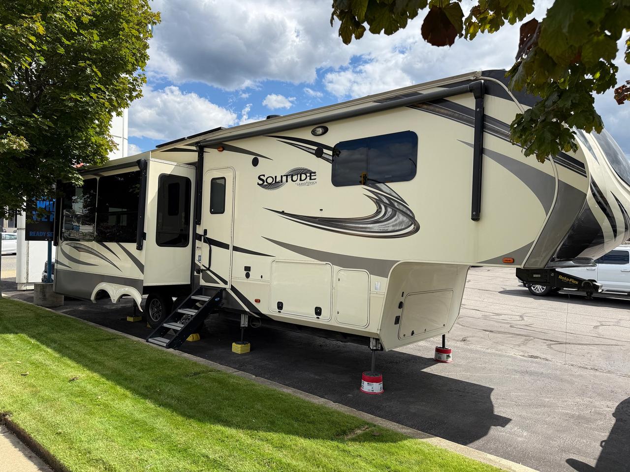 2019 GRAND DESIGN SOLITUDE 310GK Photo2