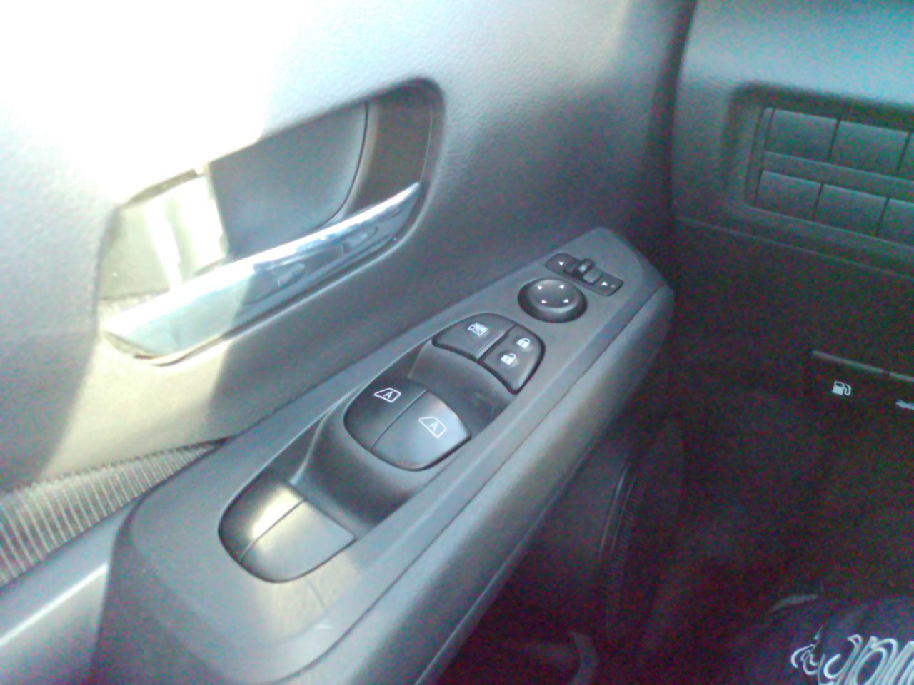 2025 Nissan Kicks Play S Photo
