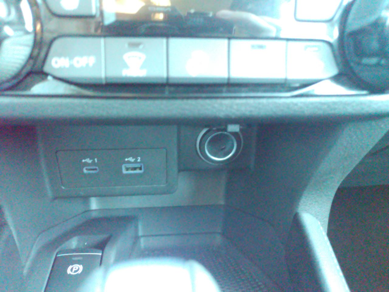 2025 Nissan Kicks Play S Photo