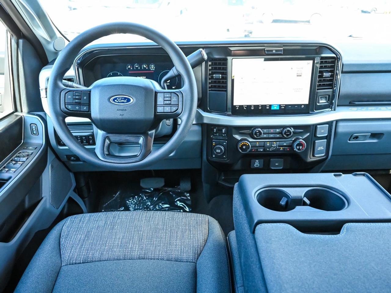 2026 Ford F-350 Super Duty SRW XLT Photo
