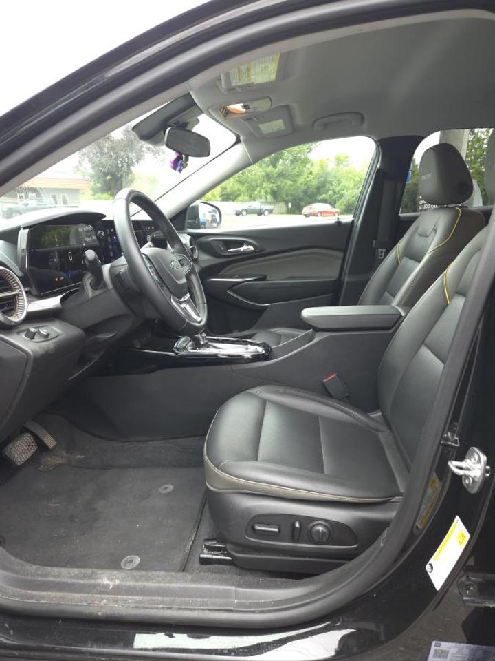 2025 Chevrolet Trax FWD 4dr 1RS Photo