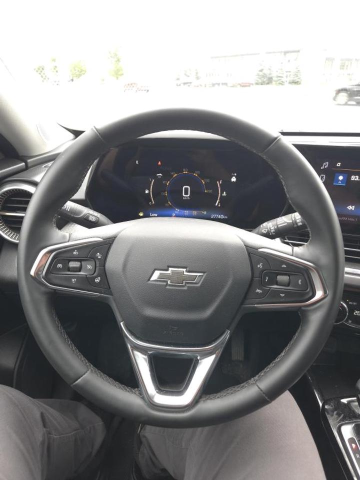 2025 Chevrolet Trax FWD 4dr 1RS Photo