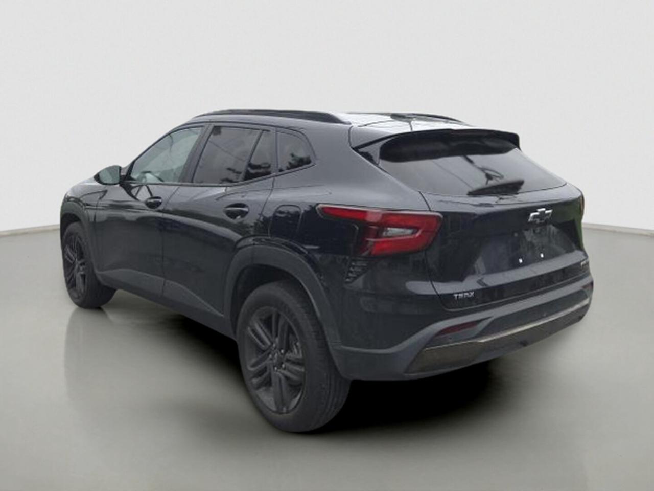 2025 Chevrolet Trax FWD 4dr 1RS Photo2