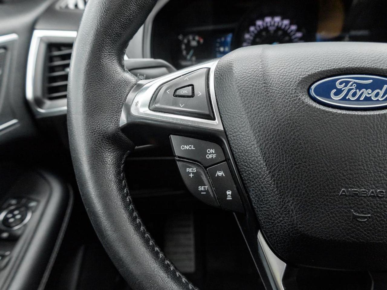 2022 Ford Edge Titanium Photo