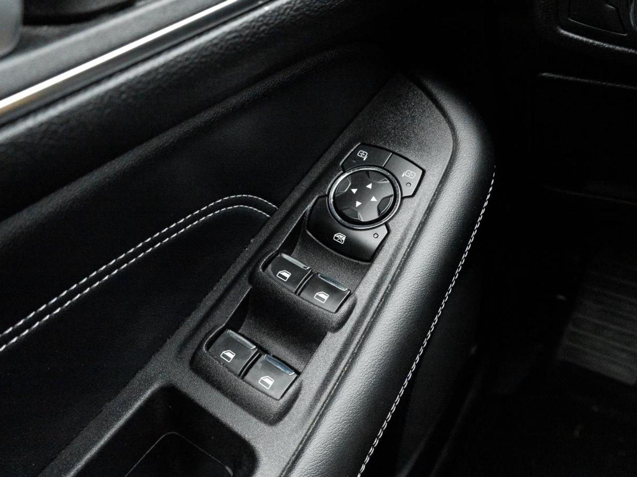 2022 Ford Edge Titanium Photo
