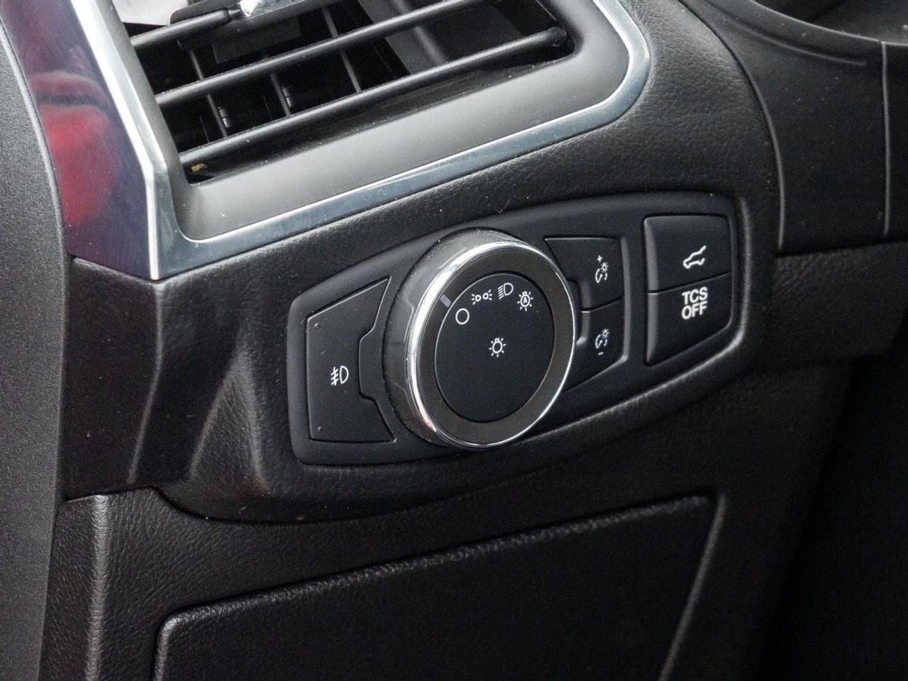 2022 Ford Edge Titanium Photo