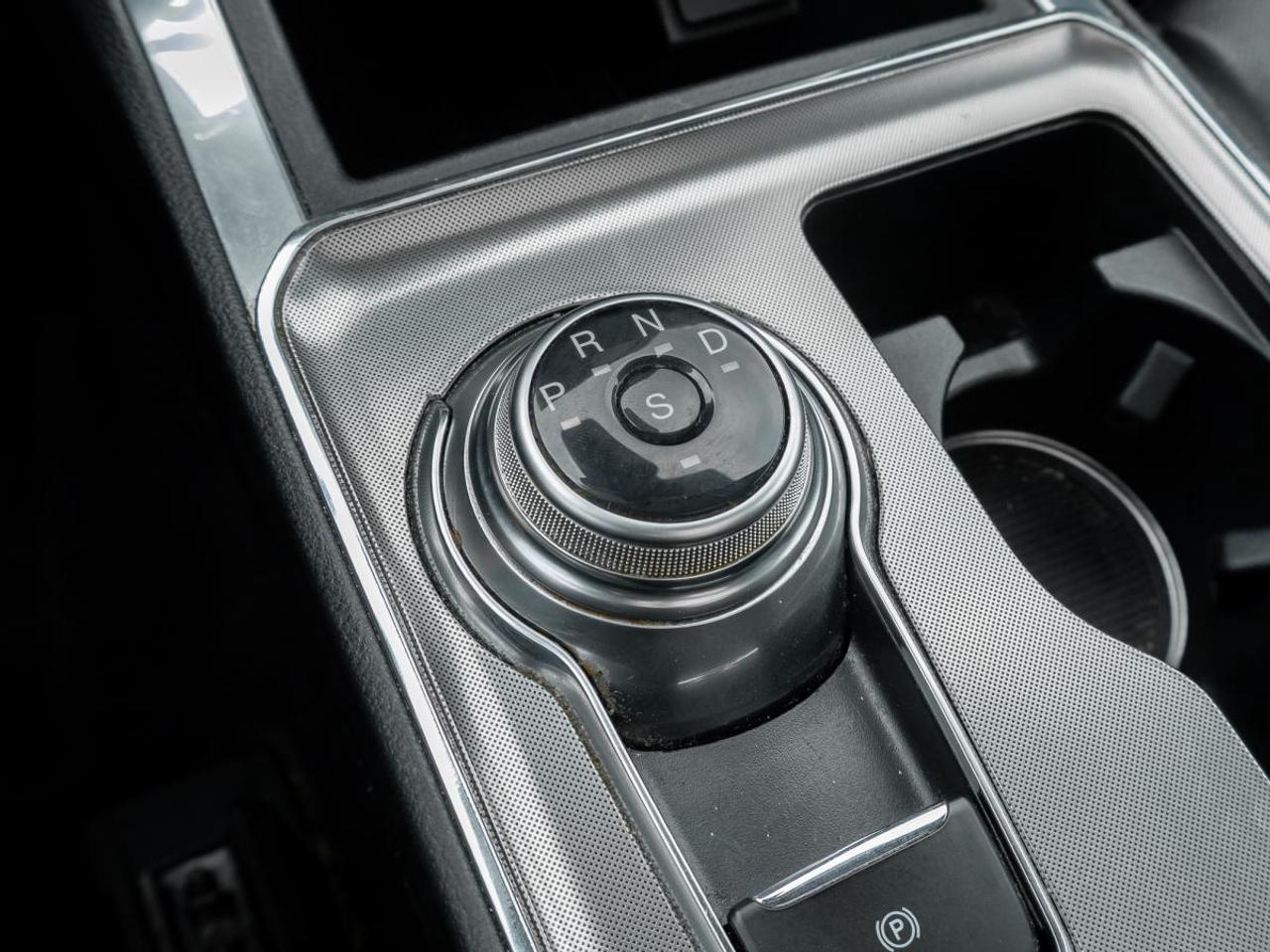 2022 Ford Edge Titanium Photo