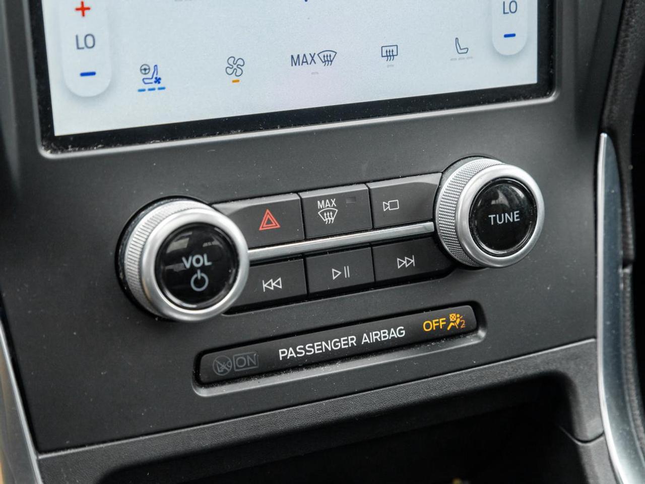 2022 Ford Edge Titanium Photo