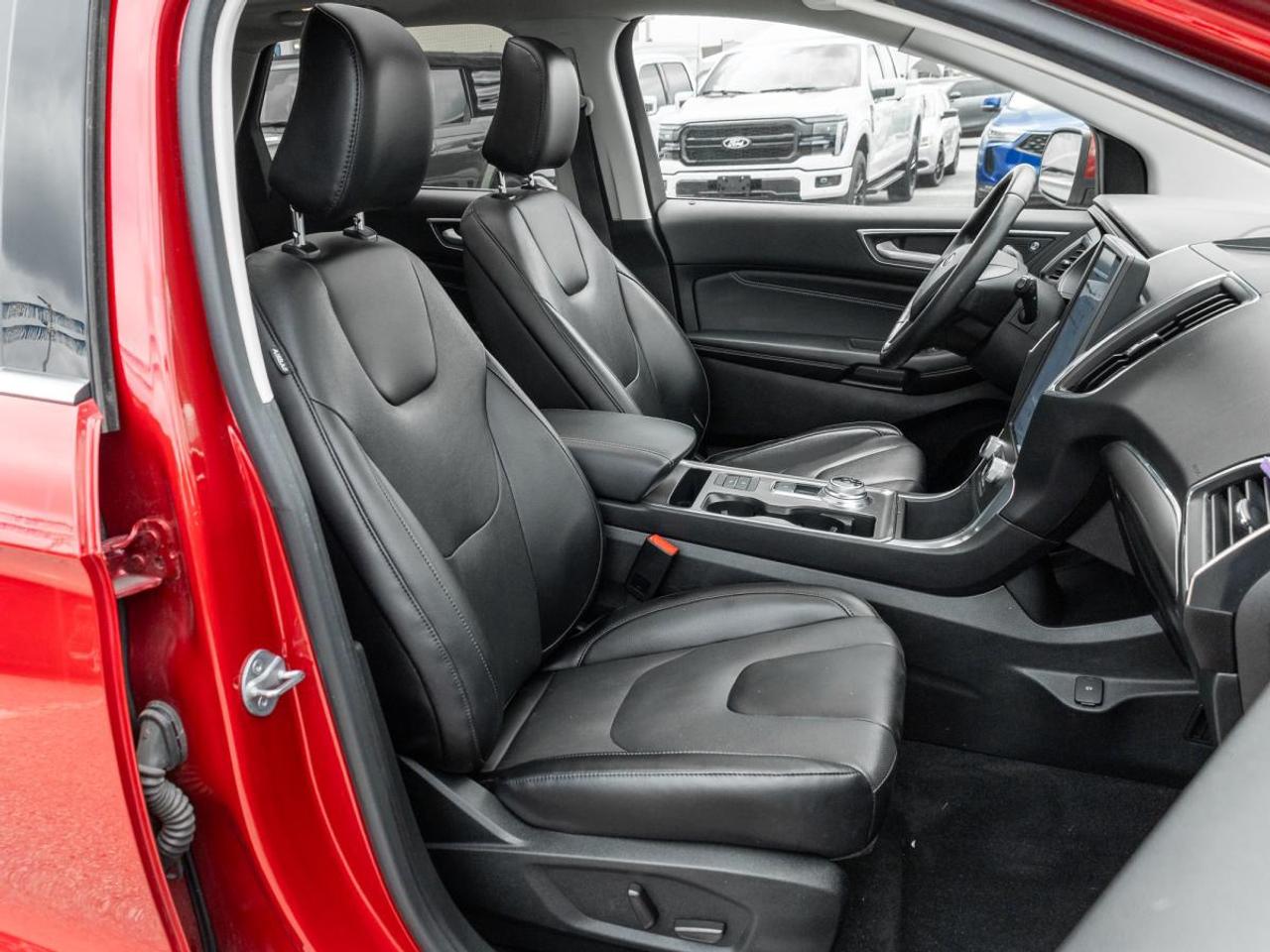 2022 Ford Edge Titanium Photo